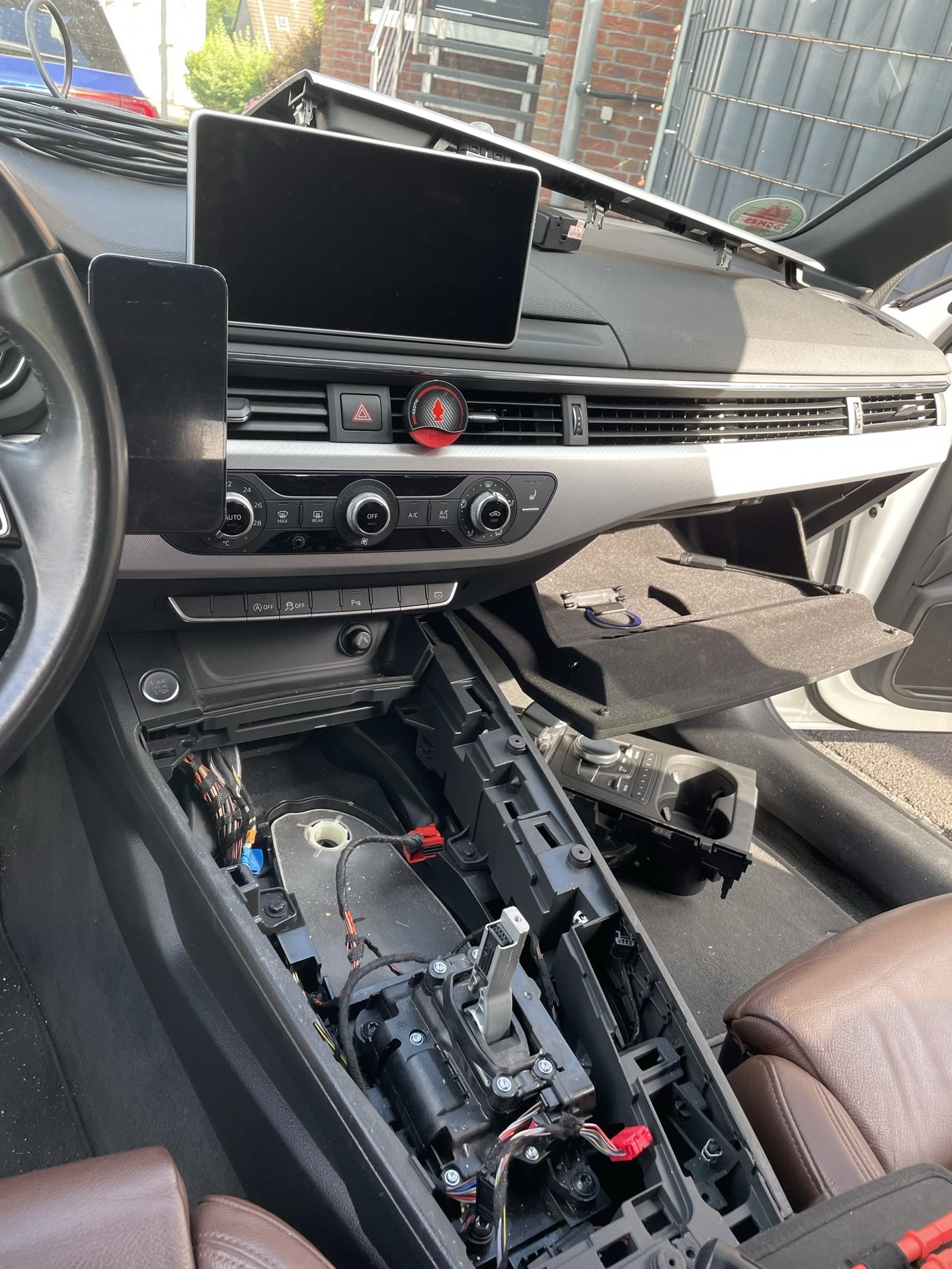 A4 B9 CarPlay
