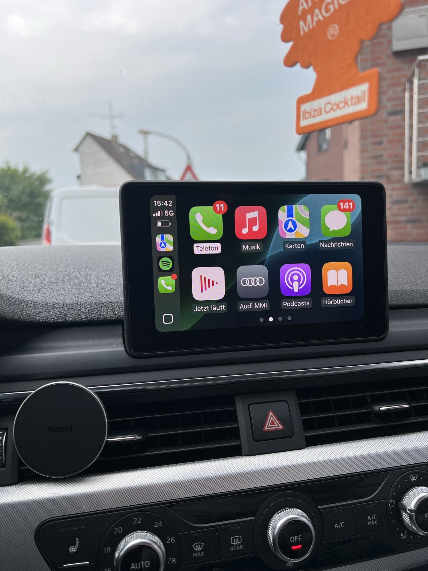 A4 B9 CarPlay Display